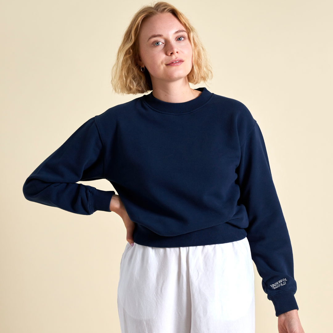 Kindness Sweater aus Bio-Baumwolle in Dunkelblau (Washed)