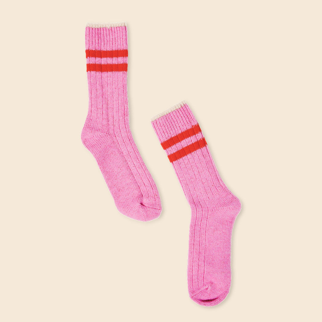 Dicke Stricksocken aus Wolle in Pink
