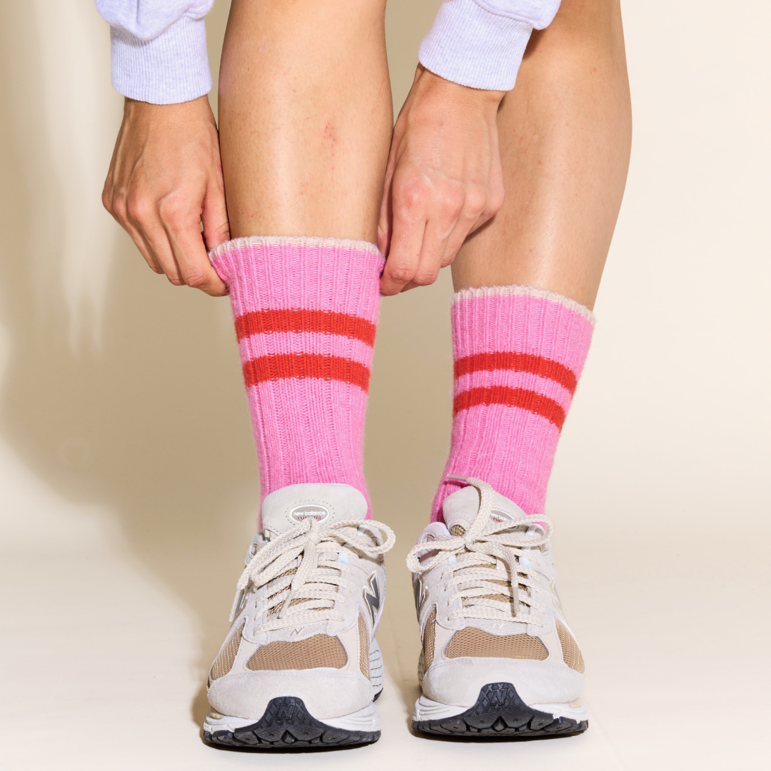 Dicke Stricksocken aus Wolle in Pink