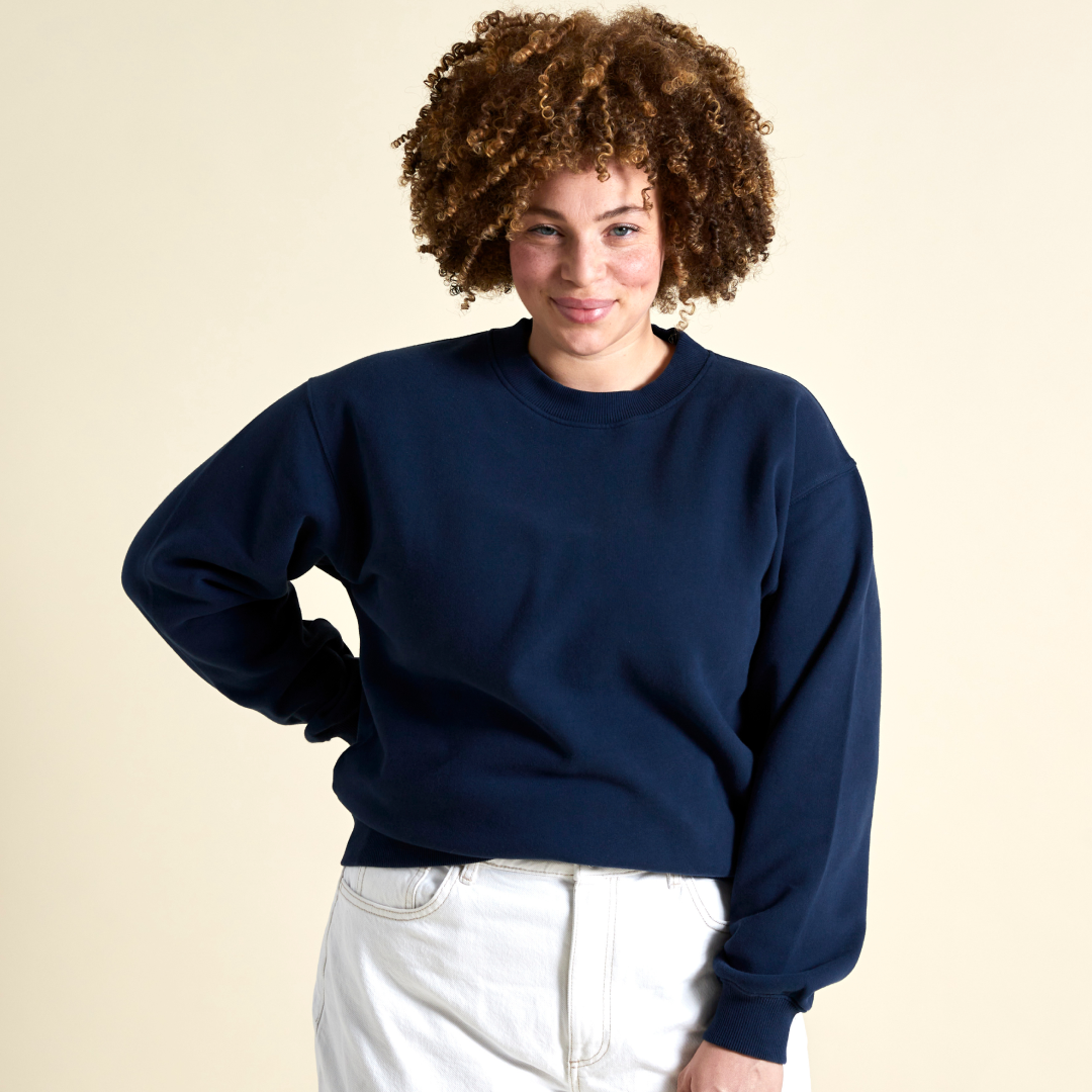 Kindness Sweater aus Bio-Baumwolle in Dunkelblau (Washed)