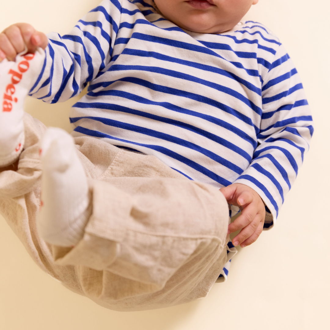 Baby Langarmshirt Gestreift aus Bio-Baumwolle in Königsblau/Off-White