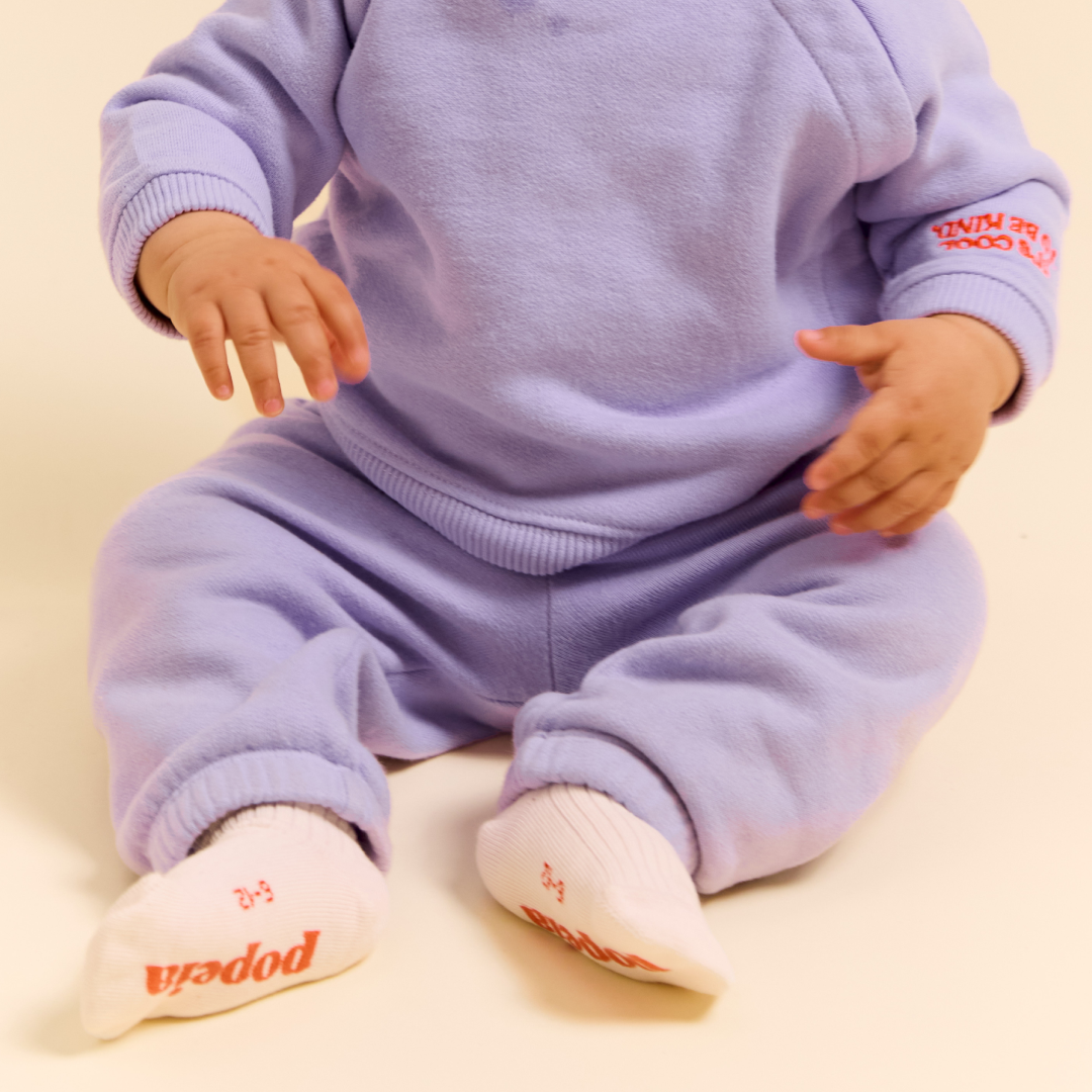 Baby Kindness Sweatpants aus Bio-Baumwolle in Lila