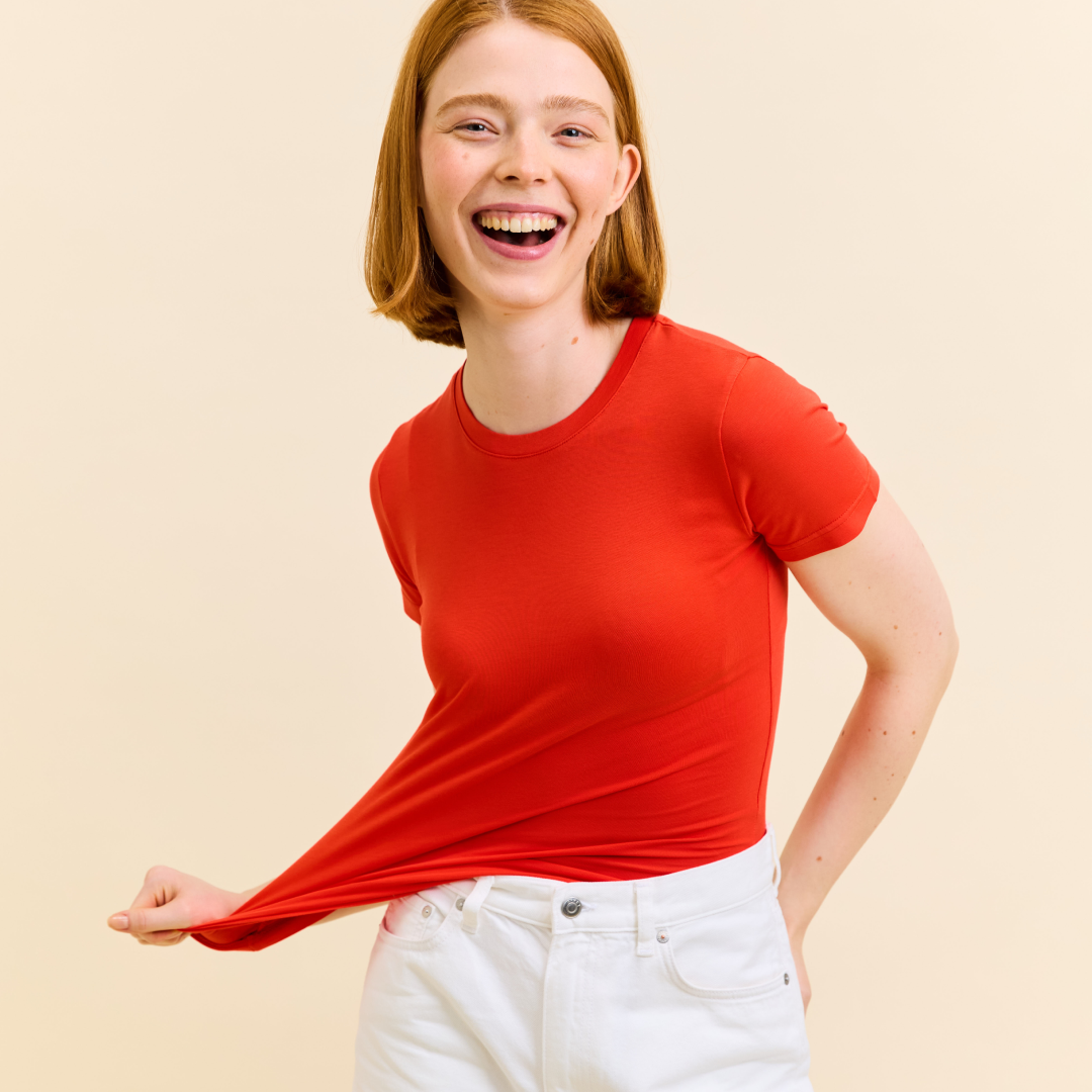 Tight T-Shirt aus Bio-Baumwolle in Rot
