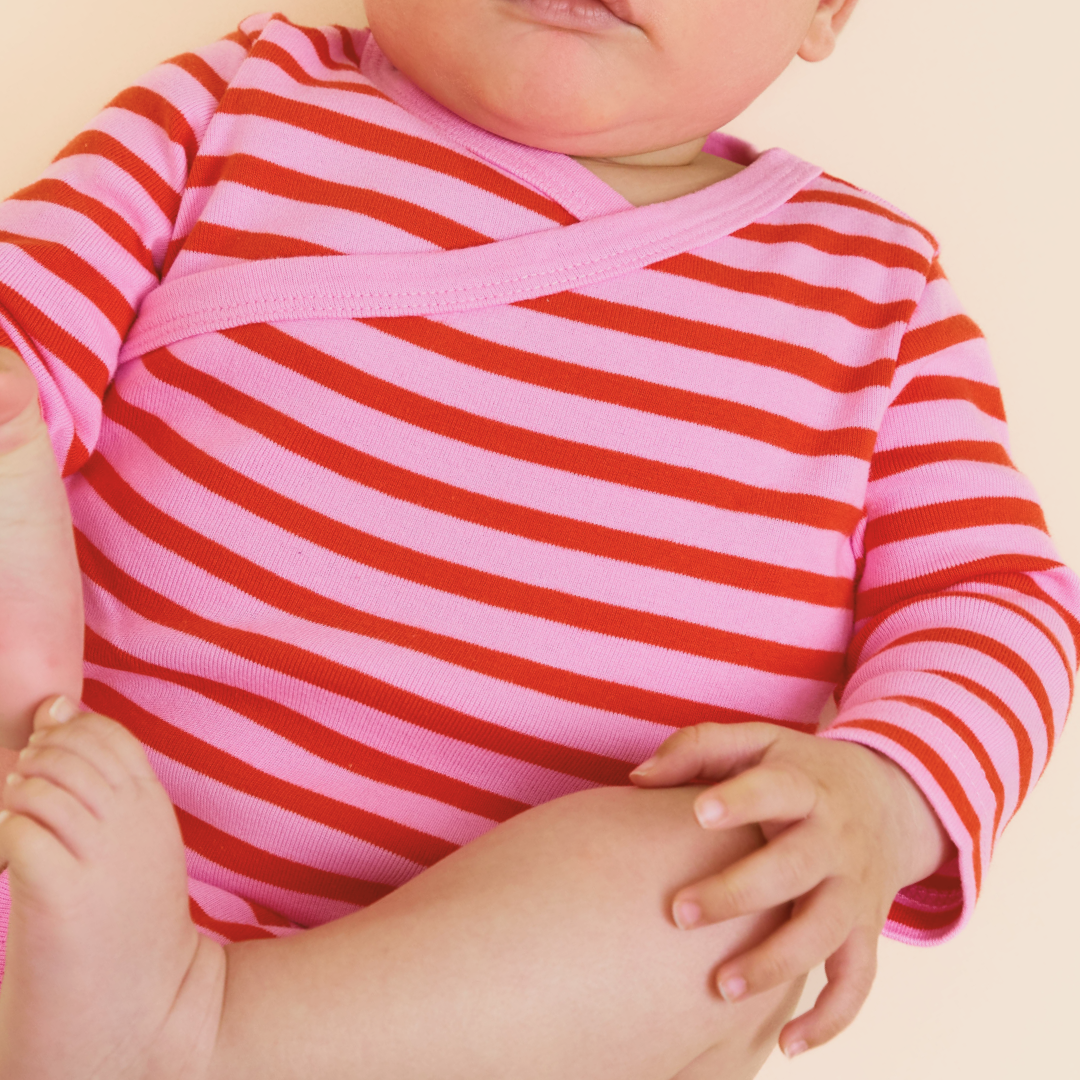 Baby Body Gestreift aus Bio-Baumwolle in Pink/Rot