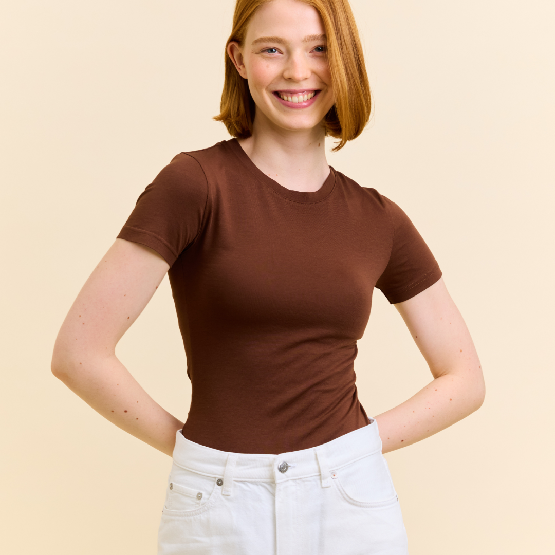 ‍Tight T-Shirt aus Bio-Baumwolle in Dunkelbraun (100% off)