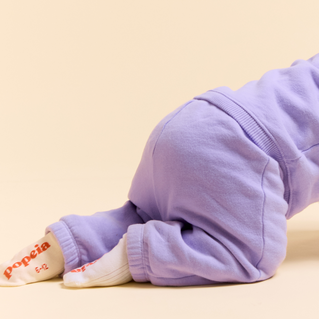 Baby Kindness Sweatpants aus Bio-Baumwolle in Lila