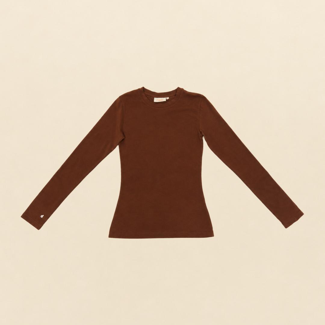 Tight Langarmshirt aus Bio-Baumwolle in Dunkelbraun